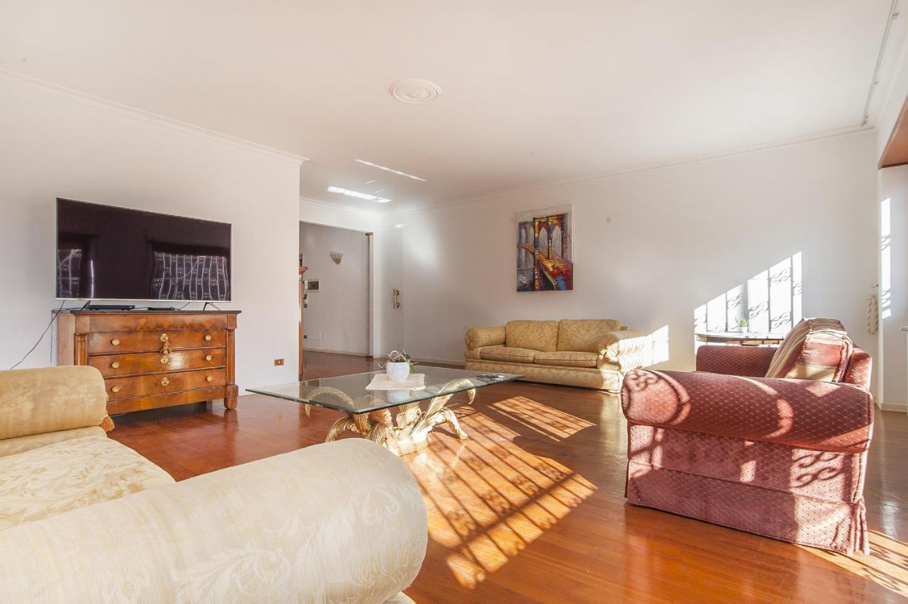 Eur Luminous And Large Family Terrace Apartment Rome Extérieur photo