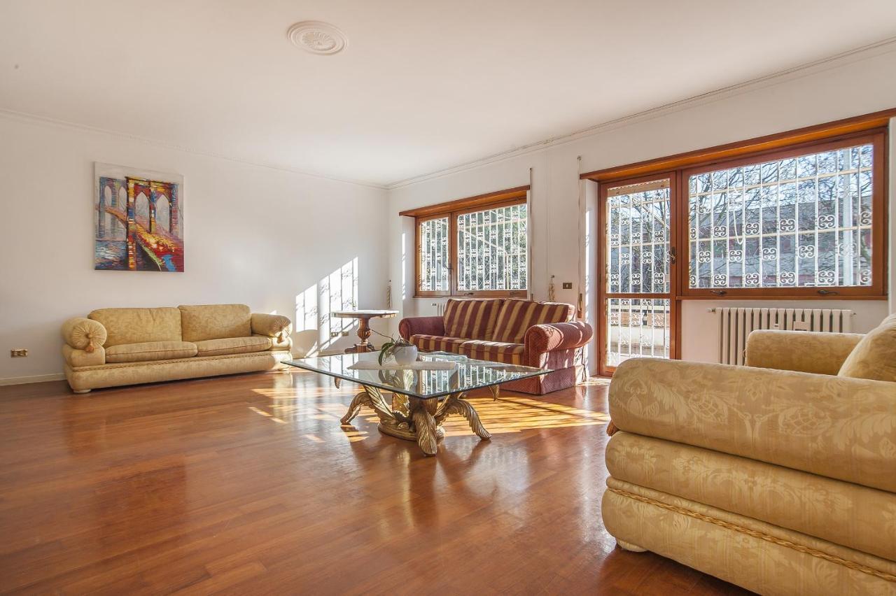 Eur Luminous And Large Family Terrace Apartment Rome Extérieur photo